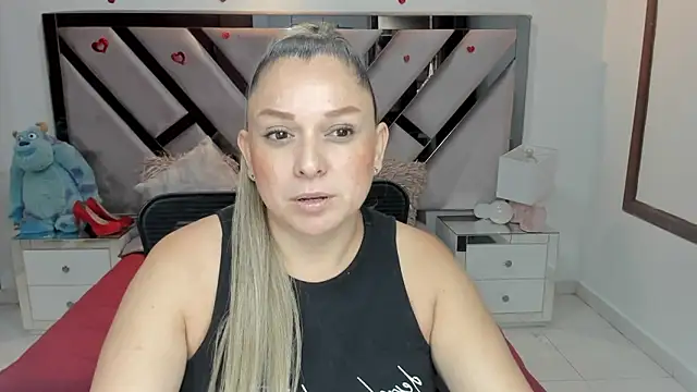 Snapshot of natalia5560 chatting on 10-18-25, 02:07 natalia5560 online show from 10-18-25, 02:07