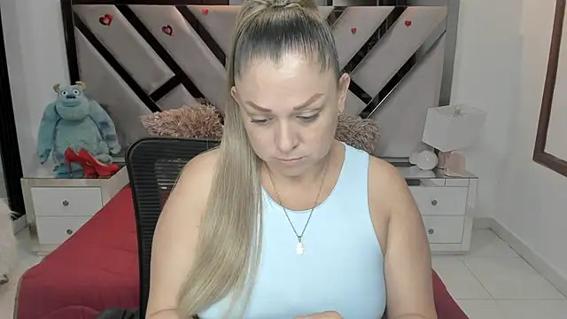 Snapshot of natalia5560 chatting on 11-08-25, 01:44 natalia5560 online show from 11-08-25, 01:44