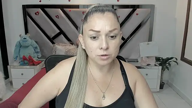 Snapshot of natalia5560 chatting on 11-12-25, 01:00 natalia5560 online show from 11-12-25, 01:00