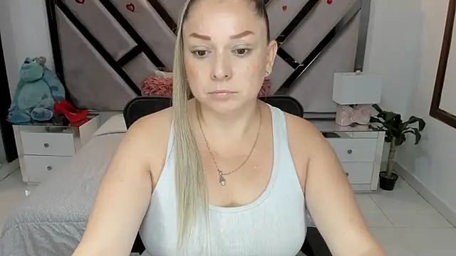 Snapshot of natalia5560 chatting on 11-25-25, 01:33 natalia5560 online show from 11-25-25, 01:33