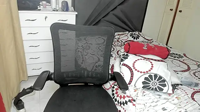 Snapshot of natalia5560 chatting on 12-13-25, 07:53 natalia5560 online show from 12-13-25, 07:53