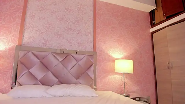 Snapshot of loladupont chatting on 06-11-26, 03:26 loladupont online show from 06-11-26, 03:26