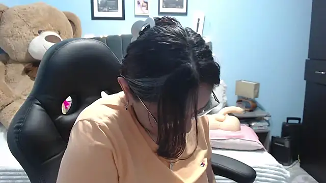 AngelRouss online show from 10-31-25, 03:18