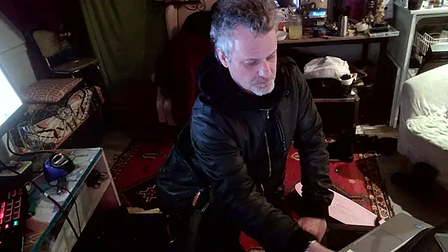 SilverandFox online show from 03-10-25, 09:21