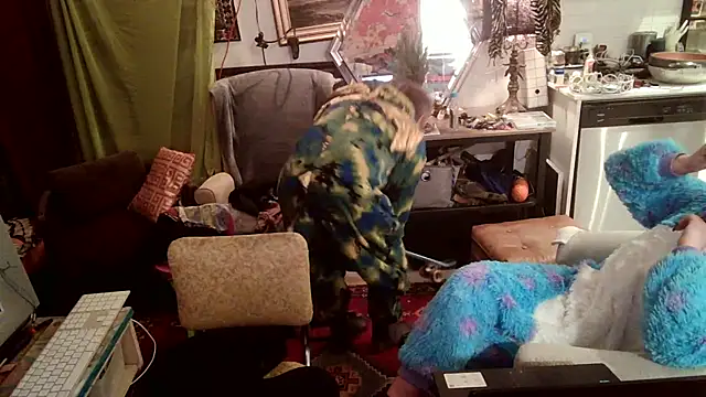 SilverandFox online show from 03-21-25, 10:28