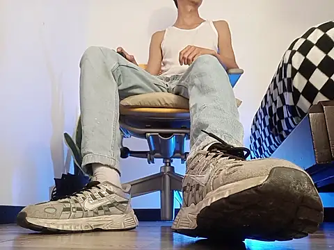 Snapshot of codysmith chatting on 11-06-25, 01:01 codysmith online show from 11-06-25, 01:01