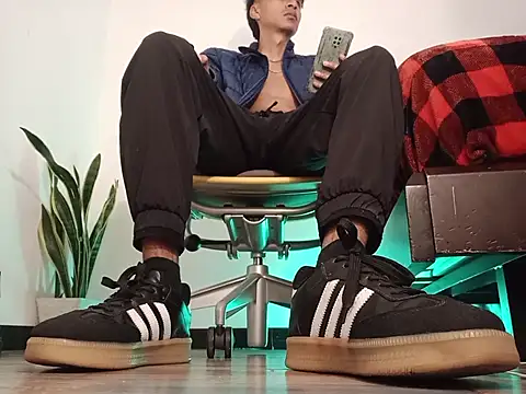 Snapshot of codysmith chatting on 11-18-25, 01:04 codysmith online show from 11-18-25, 01:04