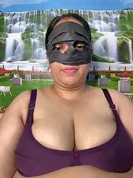 Snapshot of FlatVincy4 chatting on 09-08-25, 04:06 FlatVincy4 online show from 09-08-25, 04:06