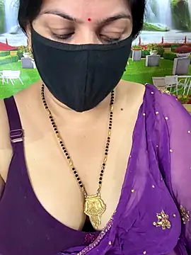 Snapshot of FlatVincy4 chatting on 10-09-25, 10:02 FlatVincy4 online show from 10-09-25, 10:02