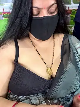 Snapshot of FlatVincy4 chatting on 10-13-25, 04:18 FlatVincy4 online show from 10-13-25, 04:18