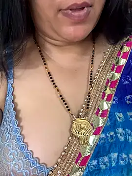 Snapshot of FlatVincy4 chatting on 10-17-25, 04:31 FlatVincy4 online show from 10-17-25, 04:31