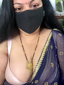 Snapshot of FlatVincy4 chatting on 10-18-25, 04:37 FlatVincy4 online show from 10-18-25, 04:37