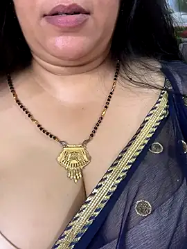 Snapshot of FlatVincy4 chatting on 10-18-25, 04:41 FlatVincy4 online show from 10-18-25, 04:41