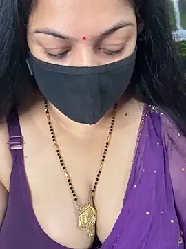 Snapshot of FlatVincy4 chatting on 10-19-25, 04:46 FlatVincy4 online show from 10-19-25, 04:46