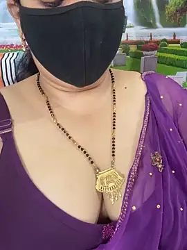 Snapshot of FlatVincy4 chatting on 10-19-25, 04:51 FlatVincy4 online show from 10-19-25, 04:51