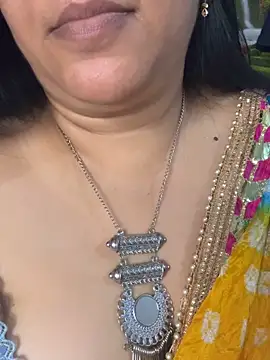 Snapshot of FlatVincy4 chatting on 10-25-25, 04:09 FlatVincy4 online show from 10-25-25, 04:09