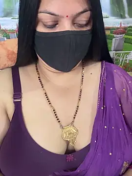 Snapshot of FlatVincy4 chatting on 10-26-25, 04:18 FlatVincy4 online show from 10-26-25, 04:18