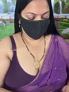 Snapshot of FlatVincy4 chatting on 10-31-25, 03:51 FlatVincy4 online show from 10-31-25, 03:51