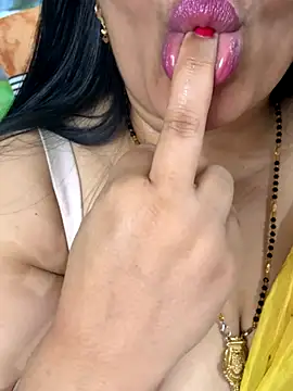 Snapshot of FlatVincy4 chatting on 11-10-25, 04:33 FlatVincy4 online show from 11-10-25, 04:33