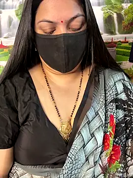 Snapshot of FlatVincy4 chatting on 11-13-25, 04:55 FlatVincy4 online show from 11-13-25, 04:55