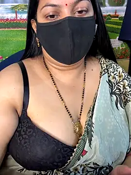 Snapshot of FlatVincy4 chatting on 11-13-25, 05:01 FlatVincy4 online show from 11-13-25, 05:01