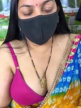 Snapshot of FlatVincy4 chatting on 11-18-25, 04:00 FlatVincy4 online show from 11-18-25, 04:00