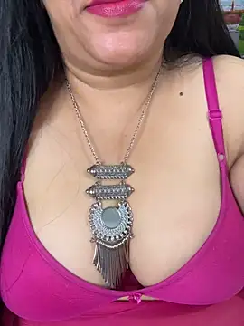 Snapshot of FlatVincy4 chatting on 11-19-25, 04:07 FlatVincy4 online show from 11-19-25, 04:07