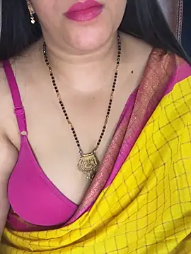 Snapshot of FlatVincy4 chatting on 11-23-25, 10:59 FlatVincy4 online show from 11-23-25, 10:59