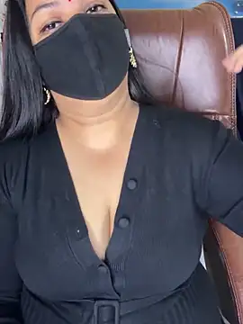 Snapshot of FlatVincy4 chatting on 11-28-25, 04:15 FlatVincy4 online show from 11-28-25, 04:15