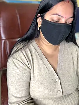 Snapshot of FlatVincy4 chatting on 12-05-25, 04:43 FlatVincy4 online show from 12-05-25, 04:43