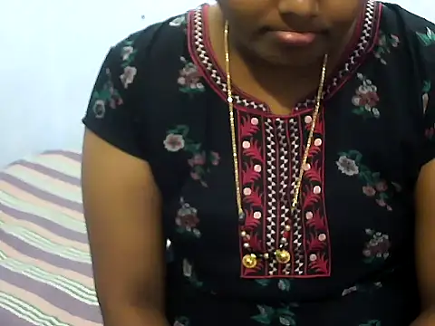 Snapshot of telugu_indhu_0001 chatting on 10-07-25, 02:47 telugu indhu 0001 online show from 10-07-25, 02:47