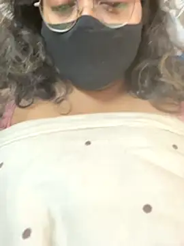 hot menka online show from 12-20-25, 10:39