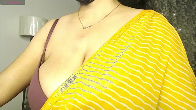 hot menka online show from 02-10-26, 04:00