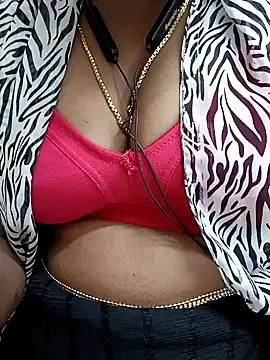 Snapshot of Tamilbigboobie chatting on 12-20-24, 09:54 Tamilbigboobie online show from 12-20-24, 09:54