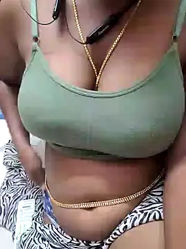 Snapshot of Tamilbigboobie chatting on 12-23-24, 10:55 Tamilbigboobie online show from 12-23-24, 10:55