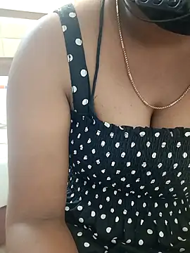 Snapshot of Tamilbigboobie chatting on 02-12-25, 02:10 Tamilbigboobie online show from 02-12-25, 02:10