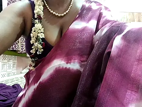 Snapshot of Tamilbigboobie chatting on 03-14-25, 06:39 Tamilbigboobie online show from 03-14-25, 06:39