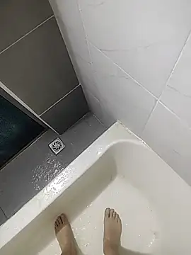 Snapshot of DTuannHallT chatting on 12-16-25, 11:48 DTuannHallT online show from 12-16-25, 11:48