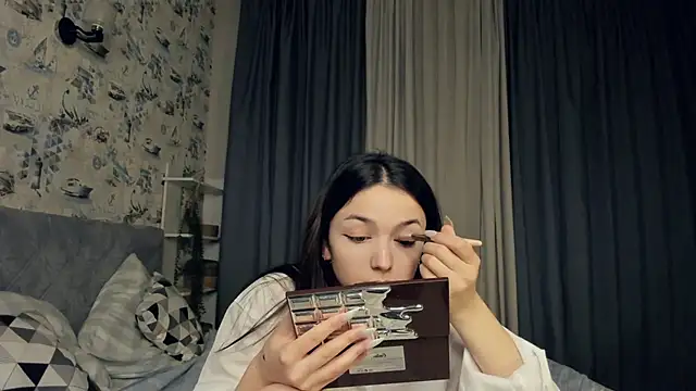 LilianGrindle online show from 01-21-25, 06:12