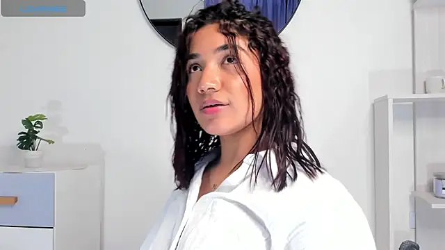 martina roldam online show from 12-28-24, 04:51