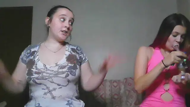 Snapshot of BedroomBarbie chatting on 09-20-25, 03:29 BedroomBarbie online show from 09-20-25, 03:29