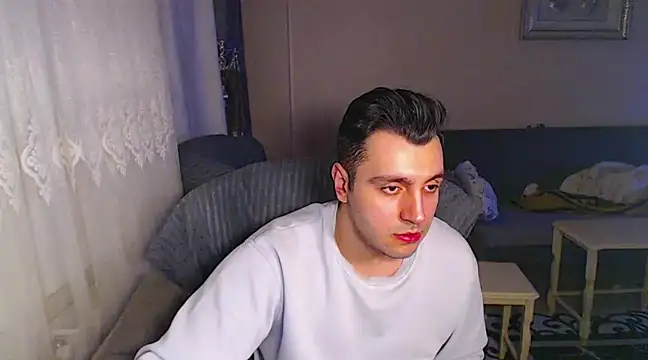 Snapshot of handsomeee04 chatting on 01-19-25, 04:04 handsomeee04 online show from 01-19-25, 04:04