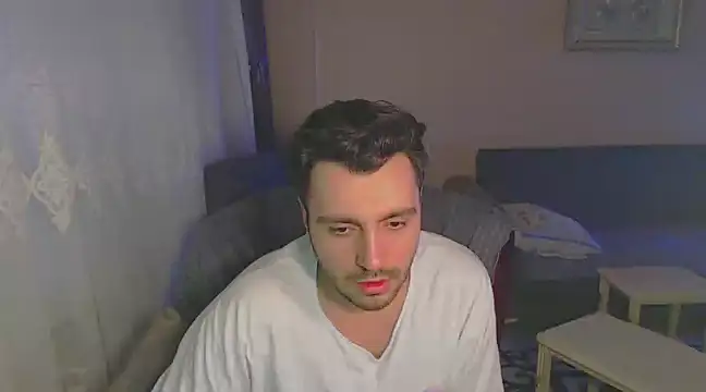 Snapshot of handsomeee04 chatting on 02-02-25, 03:39 handsomeee04 online show from 02-02-25, 03:39