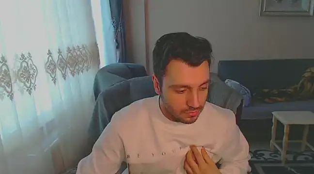 Snapshot of handsomeee04 chatting on 02-04-25, 01:48 handsomeee04 online show from 02-04-25, 01:48