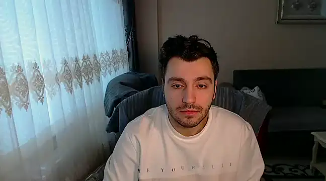 Snapshot of handsomeee04 chatting on 02-08-25, 01:54 handsomeee04 online show from 02-08-25, 01:54