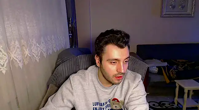 Snapshot of handsomeee04 chatting on 02-21-25, 09:43 handsomeee04 online show from 02-21-25, 09:43