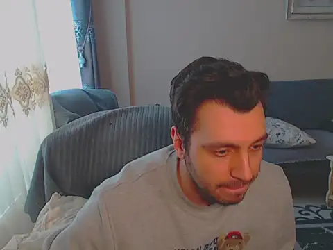 Snapshot of handsomeee04 chatting on 02-25-25, 02:44 handsomeee04 online show from 02-25-25, 02:44