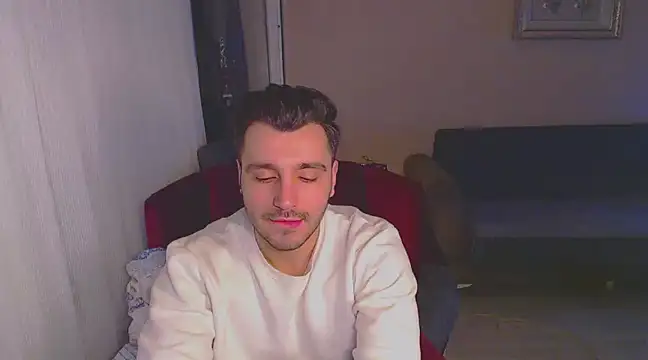 Snapshot of handsomeee04 chatting on 02-28-25, 03:48 handsomeee04 online show from 02-28-25, 03:48