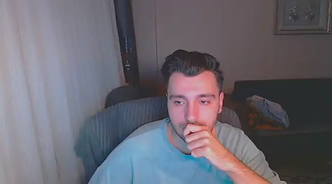 Snapshot of handsomeee04 chatting on 03-01-25, 11:37 handsomeee04 online show from 03-01-25, 11:37