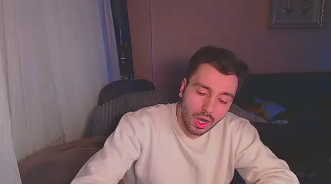 Snapshot of handsomeee04 chatting on 03-04-25, 10:05 handsomeee04 online show from 03-04-25, 10:05